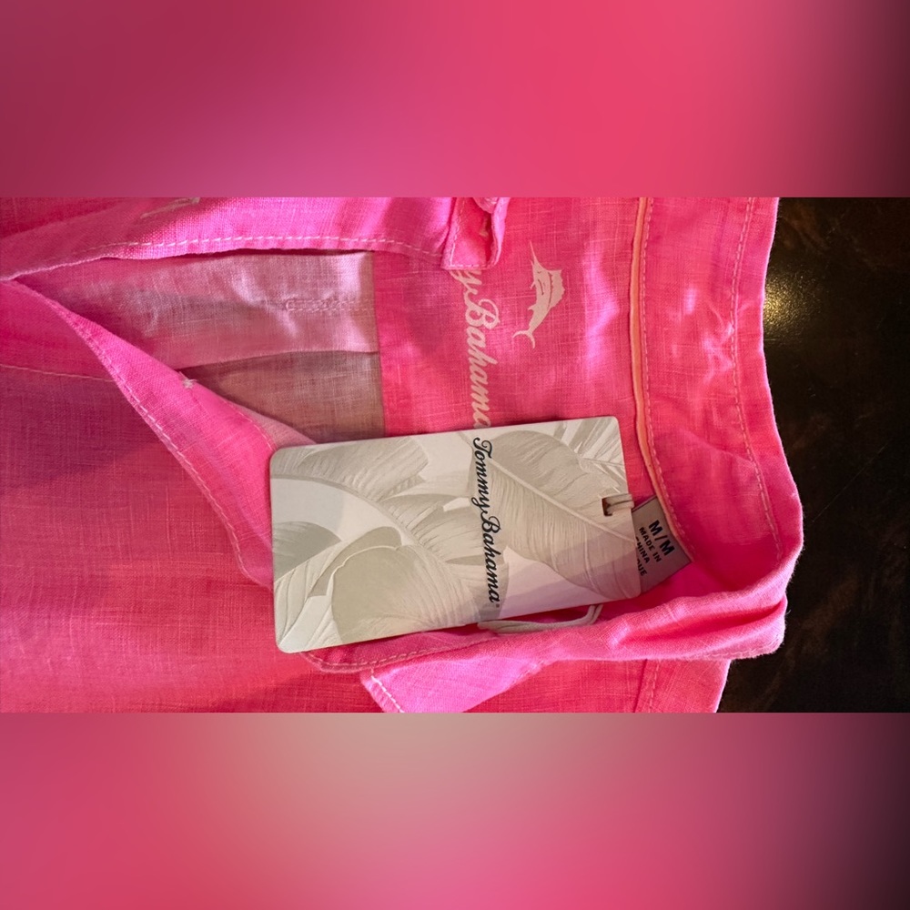 Woman’s Tommy Bahama shirt